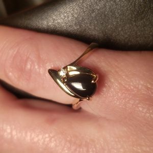 EST VTG Cocktail Ring Teardrop Gold Tone Black Stone Rhinestone Accent Sz 8